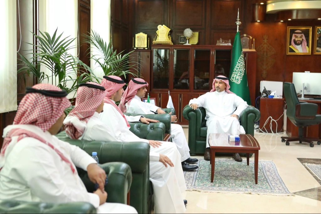 رئيس جامعة الأمير سطام يستقبل فريقاً من بنك التنمية الاجتماعية