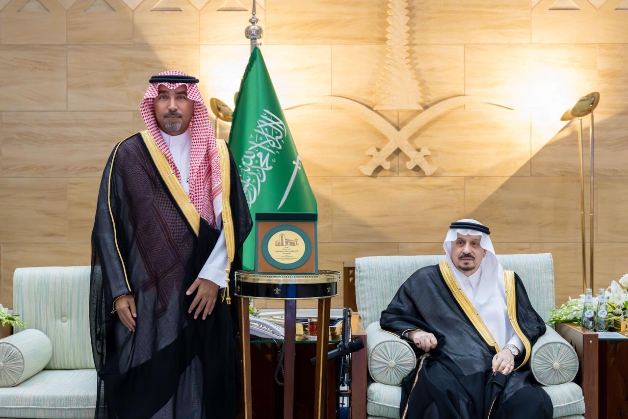 أمير منطقة الرياض يُكرم جامعة الأمير سطام لدعمها "حاضنة الرياض للأعمال"