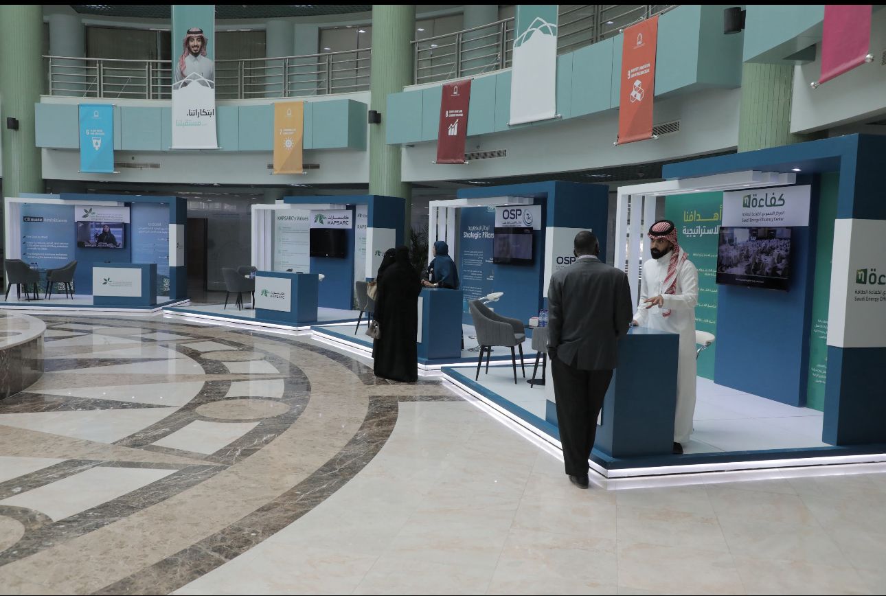 مدينة الملك عبدالله للطاقة الذرية والمتجددة تقيم معرض التوعية والتواصل في الجامعة