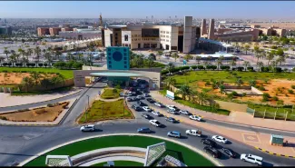 طلاب وطالبات جامعة الأمير سطام ينتظمون في مقاعدهم الدراسية مع بداية الفصل الدراسي الثاني