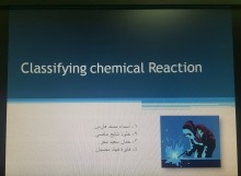 طالبات قسم الحاسب بكلية العلوم والدراسات الإنسانية بالسليل يقمن بإجراء تجربة كيميائية.