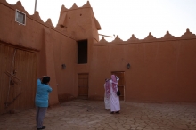 كلية التربية بالوادي تختتم دورة ( التصوير الإحترافي ) بتغطية متميزة لقصر الملك عبدالعزيز التاريخي