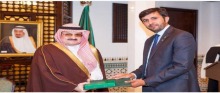 السفير السعودي لدى بريطانيا يكرم الدكتور ناصر القحطاني من كلية طب الأسنان 